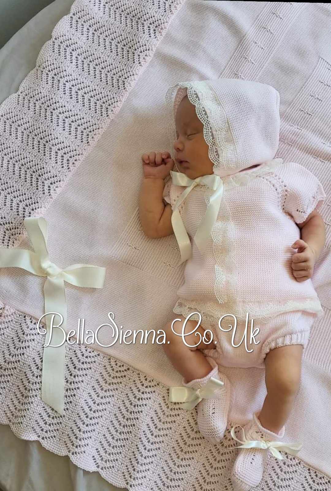 Mac ilusion Baby Traditional Newborn  Four Piece Fine Knitted Outfit Layette 8029 Cream