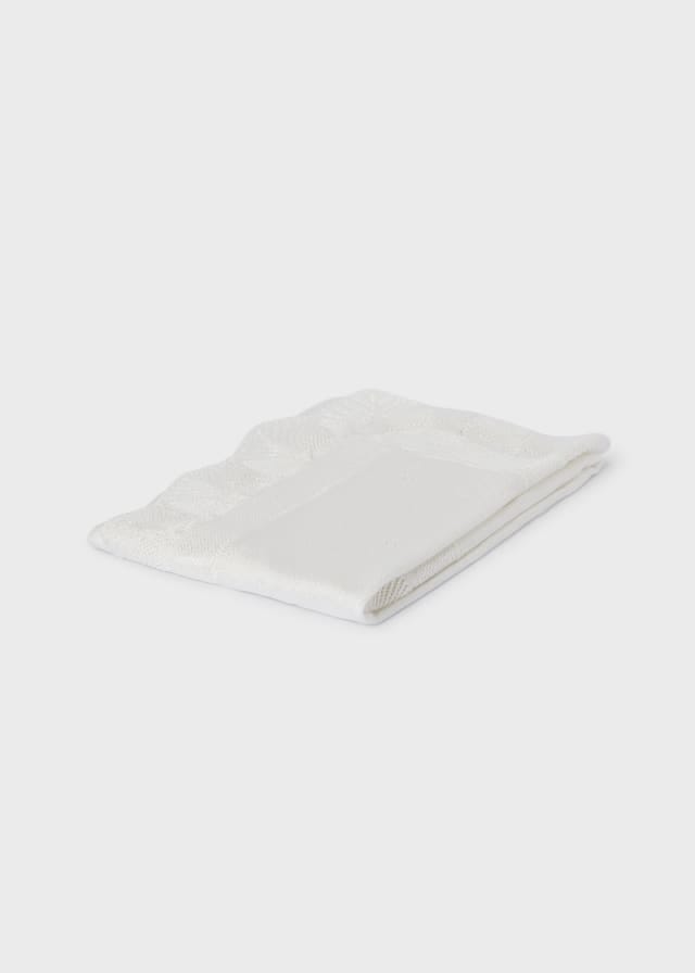 White ruffle blanket best sale
