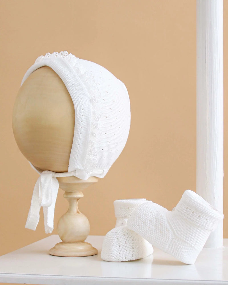 Leo King Hat With Lace And Matching Booties White 1327
