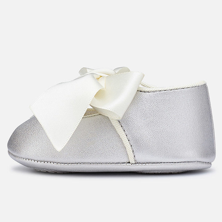 Mayoral Silver/Grey Mary Jane prams shoes with cream tie satin bow. 9930