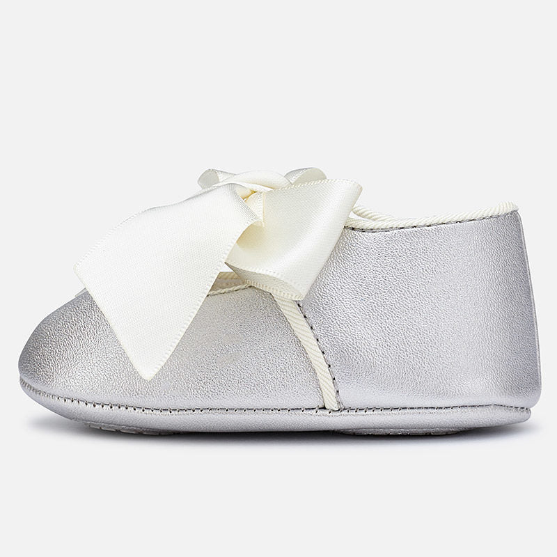 Mayoral Silver/Grey Mary Jane prams shoes with cream tie satin bow. 9930