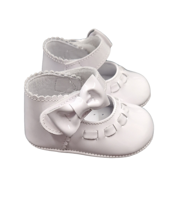 Pretty Originals White Patent Leather Pram Shoes With Bows - UE02648