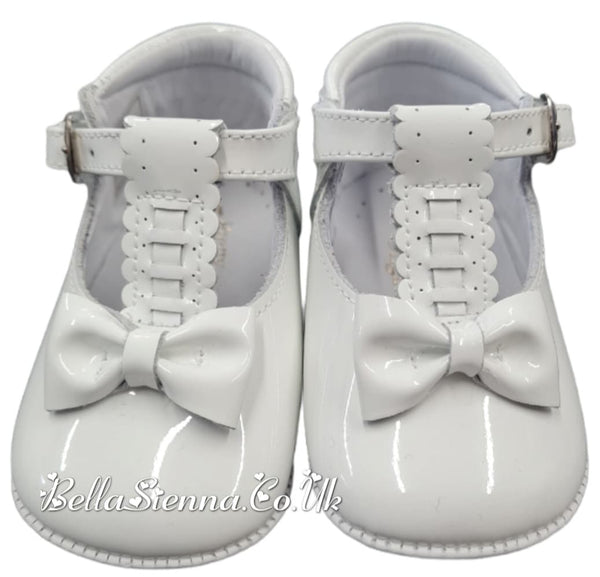 Pretty Originals White Patent Leather Bow Pram Shoes - UE03273